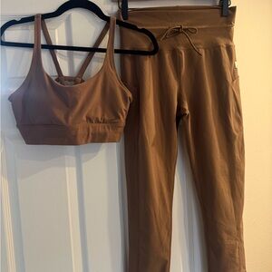 Vuori Daily Legging (M) and Yosemite Longline Bra (S) Workout Set